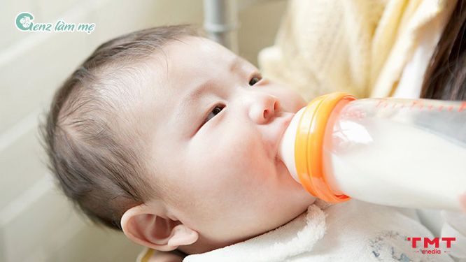 Lưu ý khi cho trẻ 10 tháng tuổi dùng sữa
