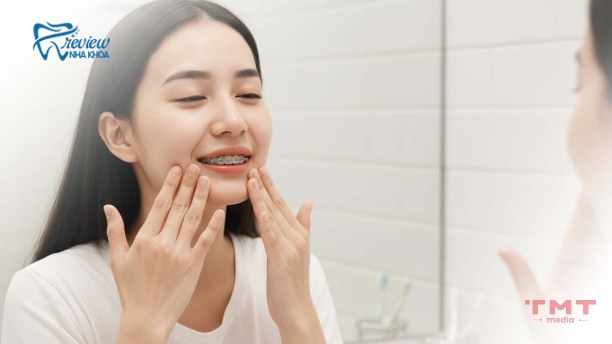 Các bước massage nướu và phần hàm giảm cơn đau niềng răng