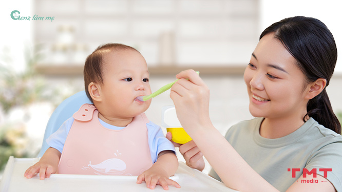 Những lưu ý quan trọng khi cho trẻ 7 tháng tuổi ăn sữa chua 