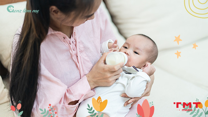 Sai lầm bố mẹ cần tránh khi cho bé 7 tháng uống sữa