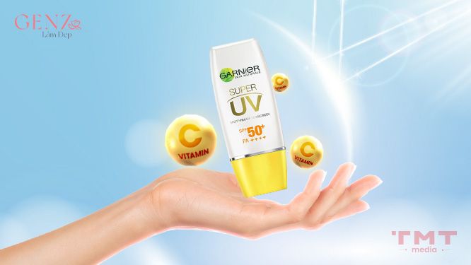 Review kem chống nắng Garnier vitamin C Light Complete Super UV Natural SPF 50+ PA+++